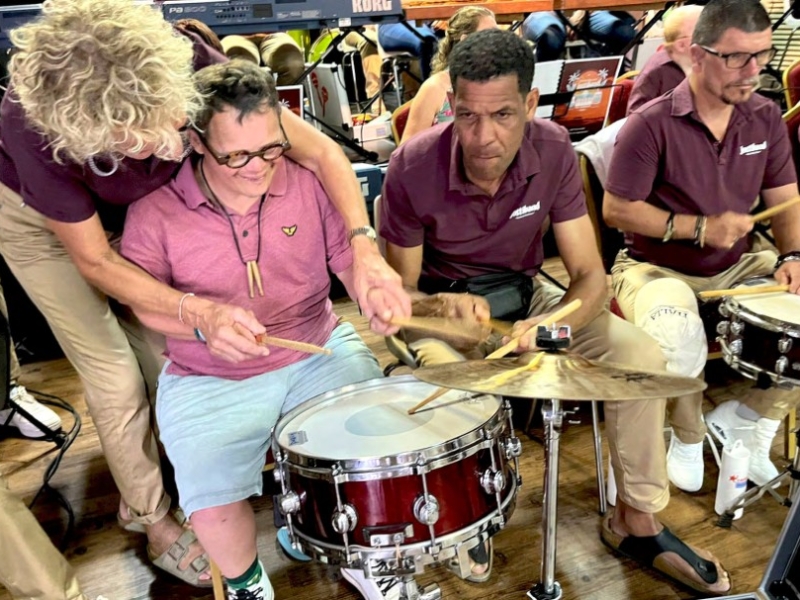 corendon-foundation-josti-band-02