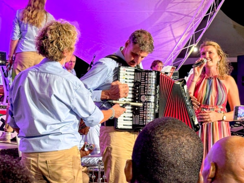 corendon-foundation-josti-band-05