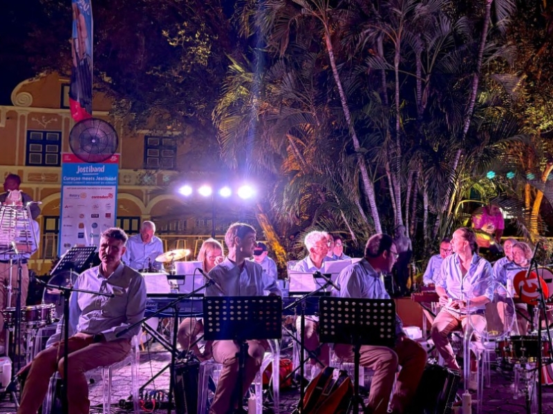 corendon-foundation-josti-band-06