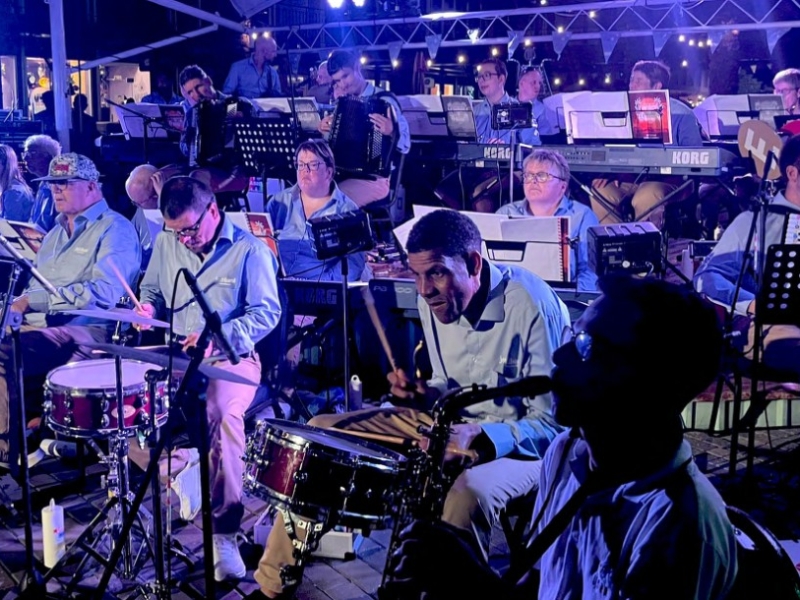 corendon-foundation-josti-band-07